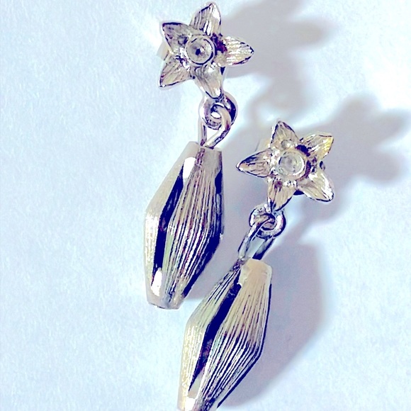 🌻🌸Earrings🌹🌺 - Picture 1 of 3